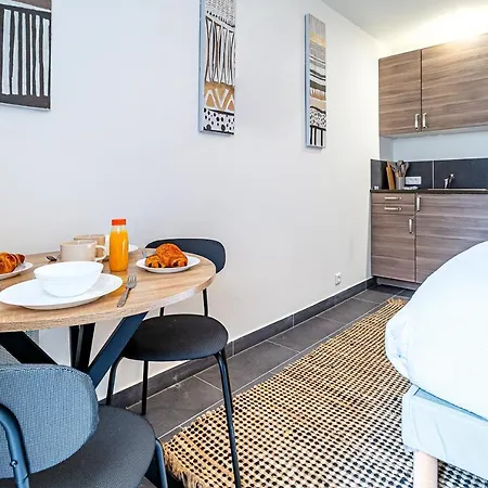 Equipe A 5 Minutes De Paris - * Montreuil (Seine-Saint-Denis)